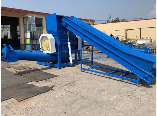 如何選擇適合的廢舊塑料破碎機(jī)